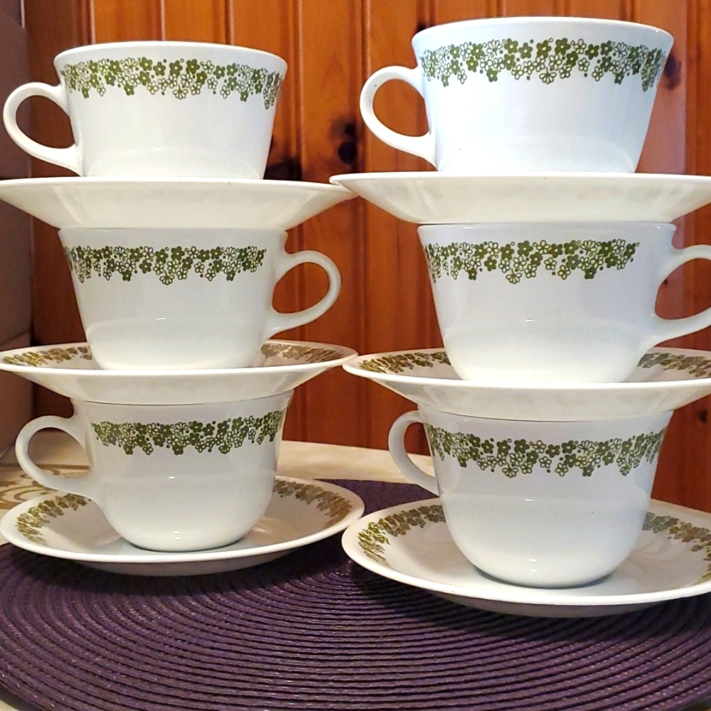 Set of 6 Green Daisy Cups & Saucers